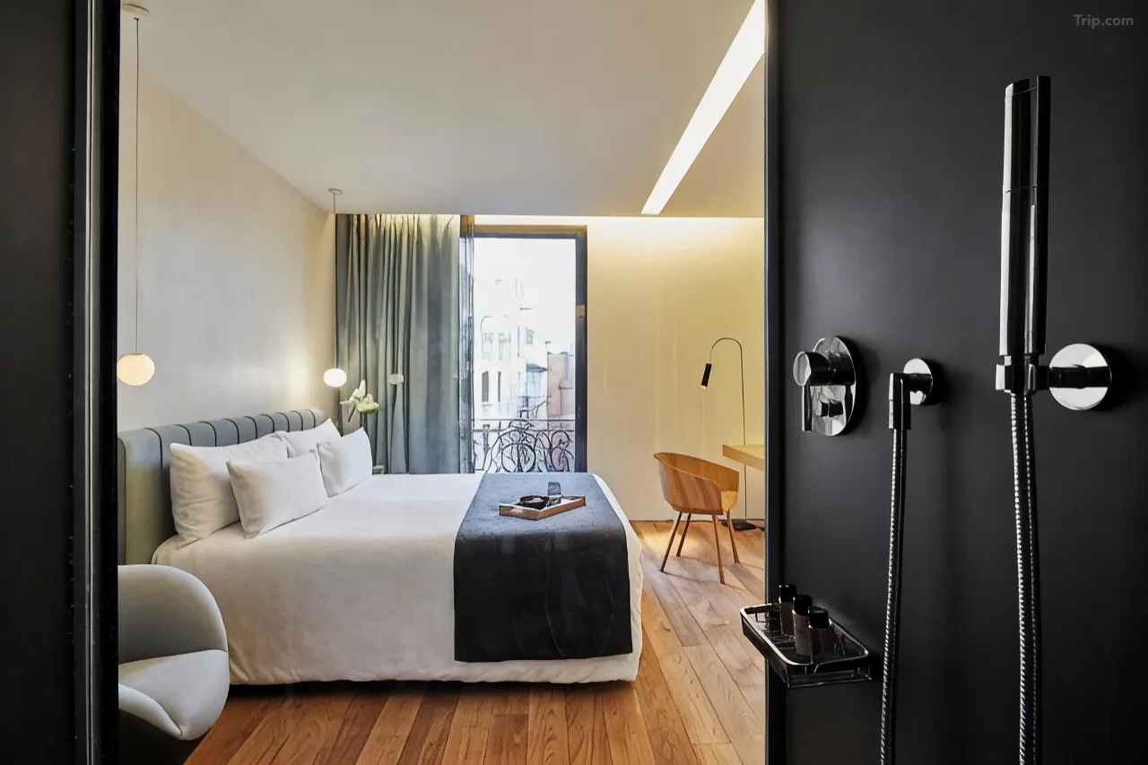 Design Deluxe Room — Trip.com listing photograph