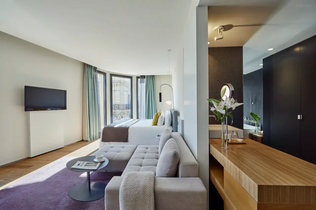 Deluxe Junior Suite — Trip.com listing photograph